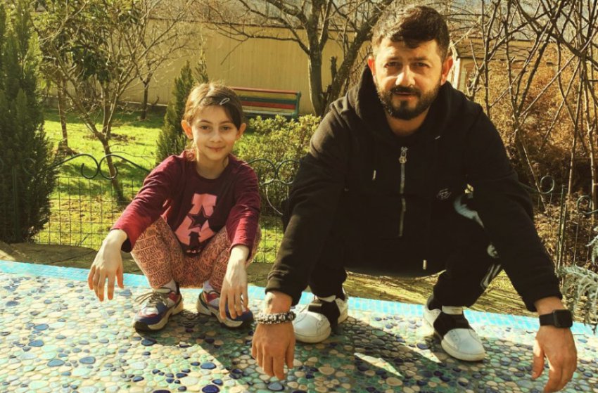 Фотоснимок Михаила Галустяна с дочкой в стиле «гопников» стал хитом сети